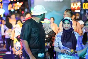 BIB: 13410
                            <button type="button" onclick="openModal(28185880)" class="btn btn-primary btn-sm float-right btn-popup" data-toggle="modal" data-target=".modal-high-quality">
                        <i class="fas fa-shopping-cart"></i> Add to Cart
                    </button>
                                            <button type="button" onclick="isThisMe(28185880, true)" class="btn btn-success btn-sm float-right btn-popup btn-isme hidden" data-toggle="tooltip" data-placement="bottom" title="นี่คือรูปของคุณใช่ไหม คลิกที่นี่เพื่อเอาเข้าอัลบั้ม">
                        <i class="fas fa-plus"></i> Add to album
                    </button>
                    <button type="button" onclick="isThisMe(28185880, false)" class="btn btn-warning btn-sm float-right btn-popup btn-isnotme hidden">
                        <i class="fas fa-ban"></i> Remove from album
                    </button>